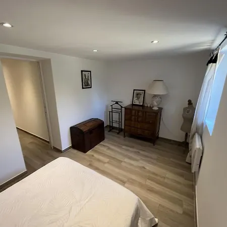 Les Coustelines Piscine Privee Et Jacuzzi Apartment Forcalquier